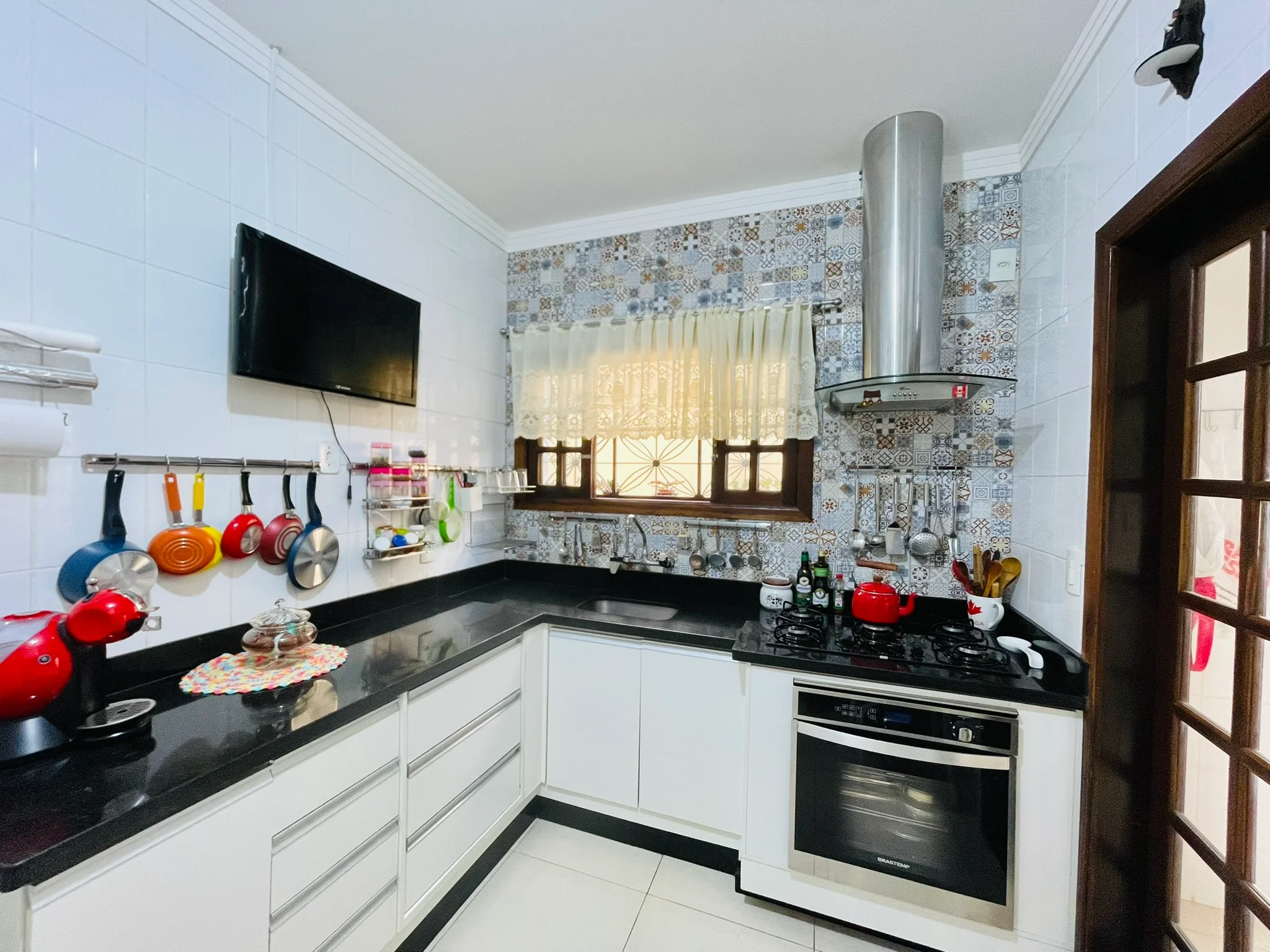 Casa à venda com 5 dormitórios no bairro Esplanada Independência em Taubaté/SP. 