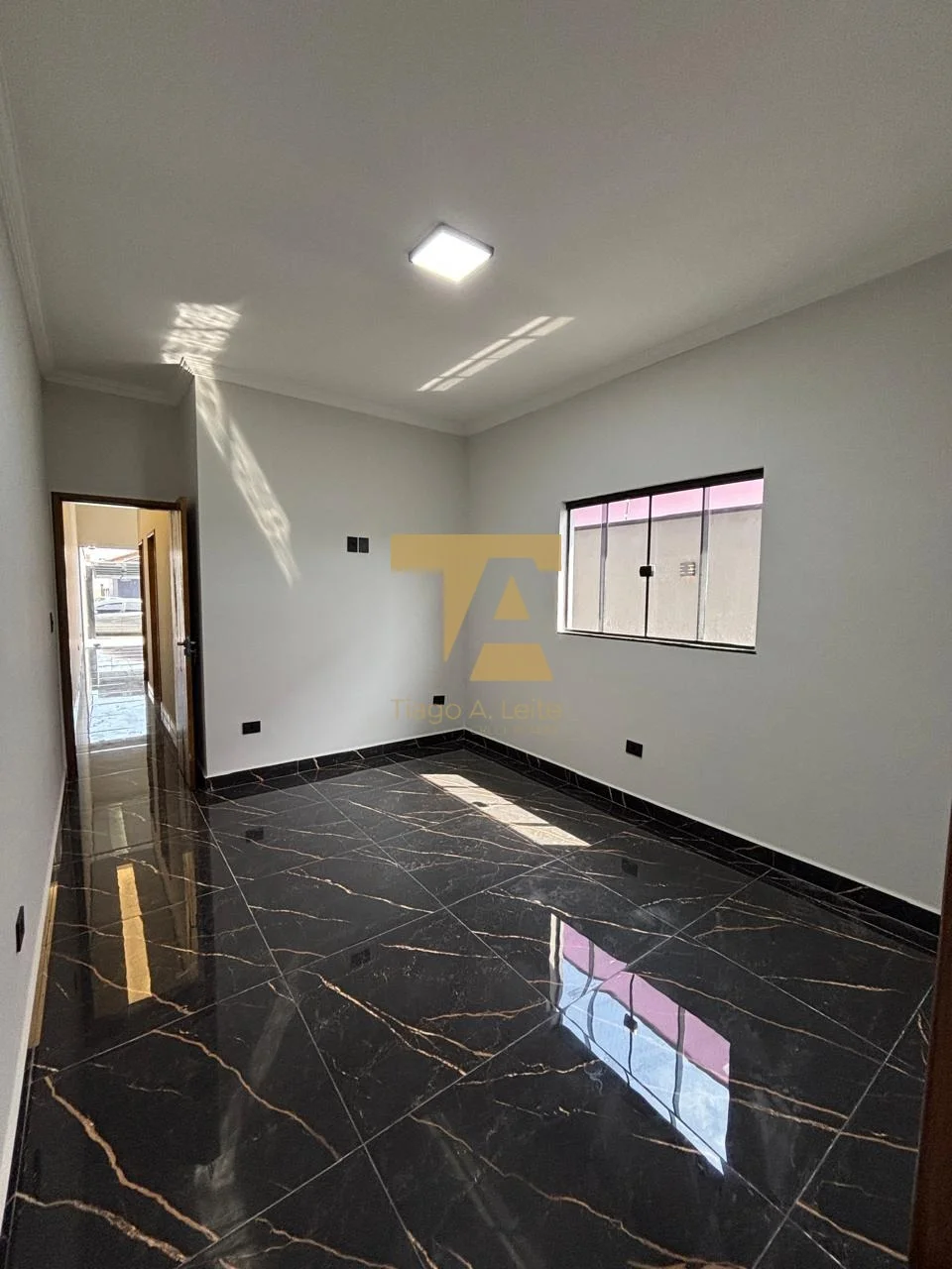 Casa com Quintal Amplo e 2 Quartos no bairro Cidade Nova