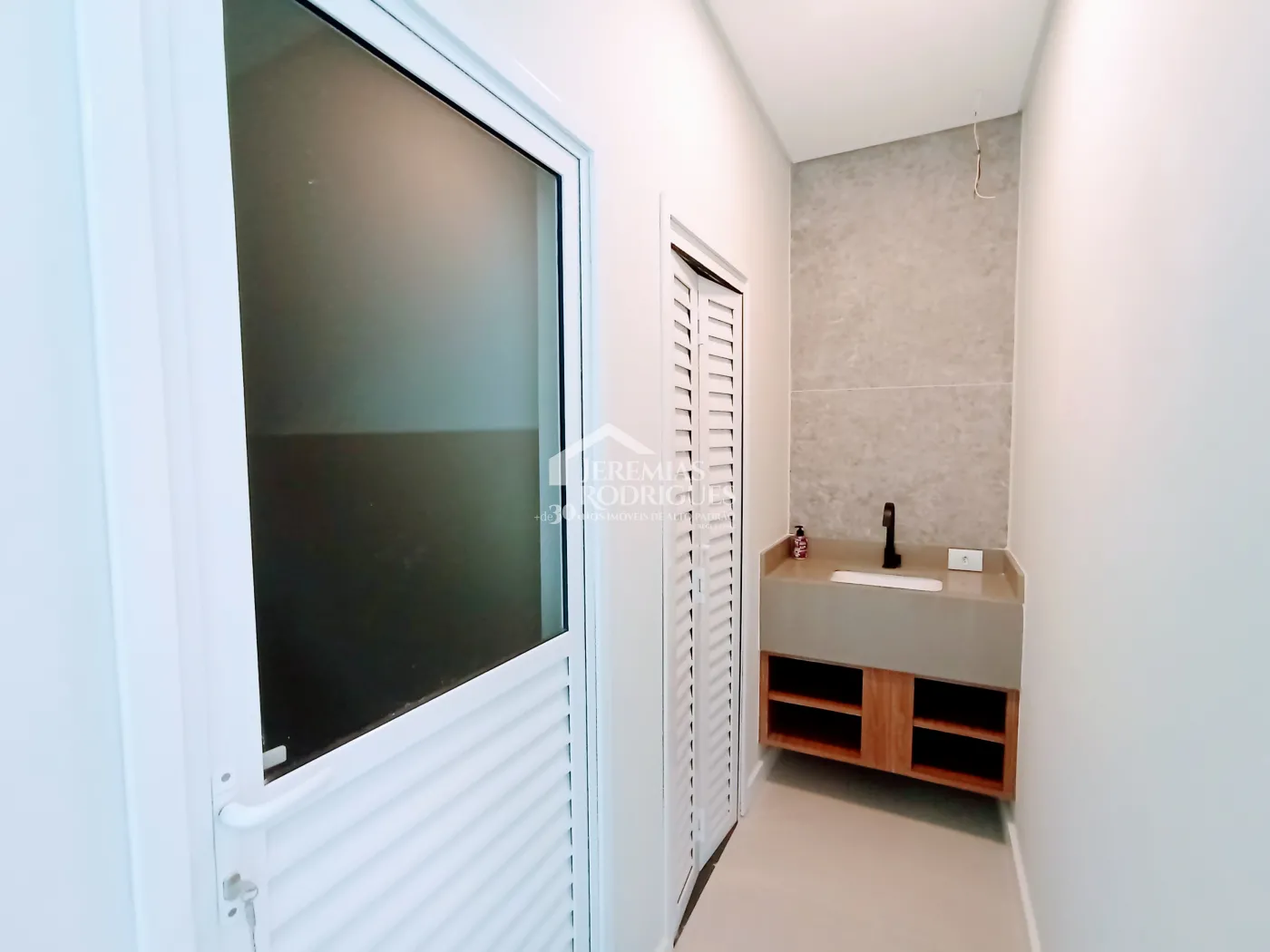 Casa à venda com 3 suítes no Condomínio Residencial Tecoara em Taubaté/SP