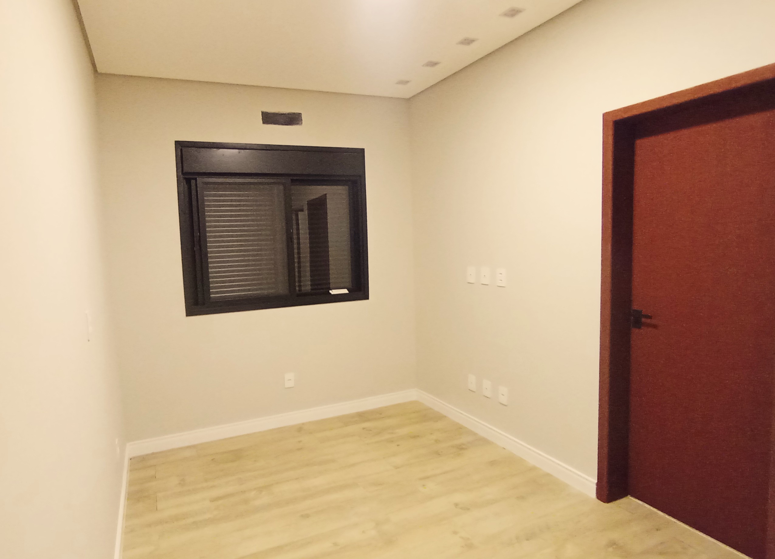 Casa à venda com 4 suítes no Condomínio Green Park em Taubaté/SP. 