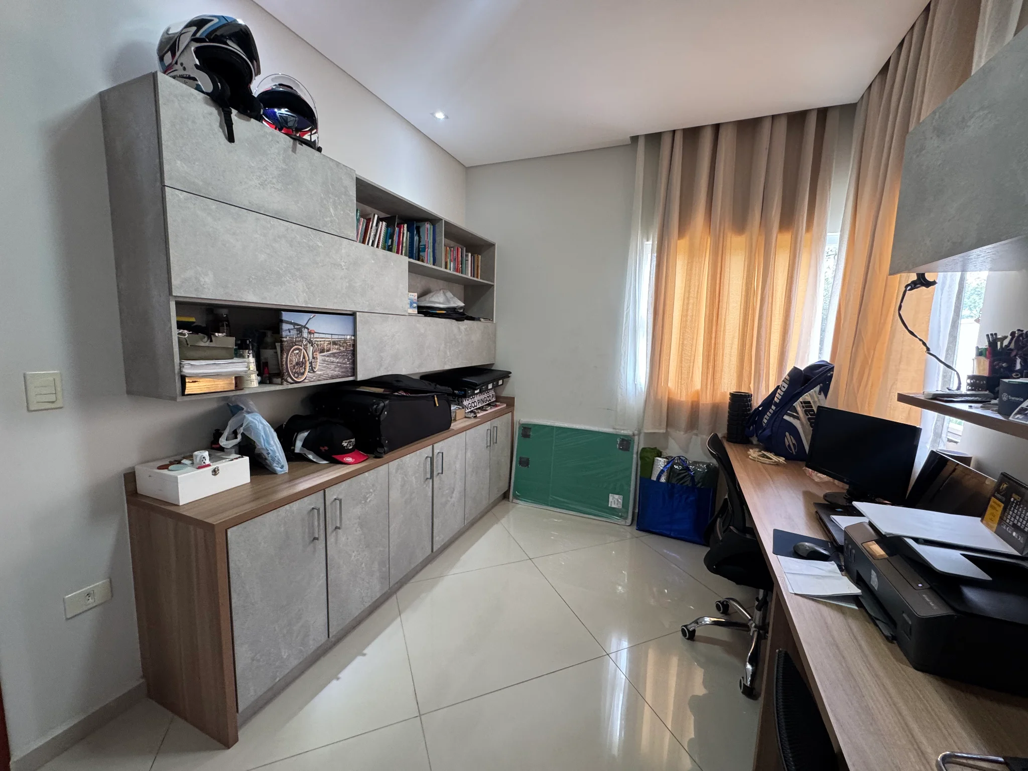 Casa à venda com 3 suítes no Condomínio Reserva dos Lagos em Pindamonhangaba/SP. 