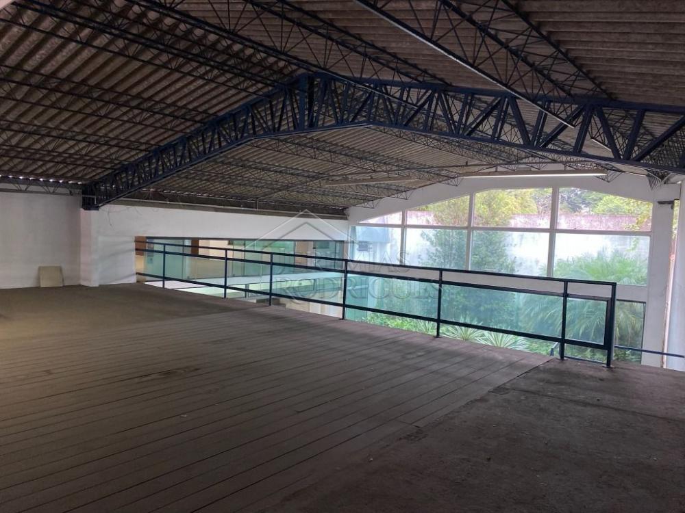 Galpão para venda e locação no Centro em Pindamonhangaba/SP. 