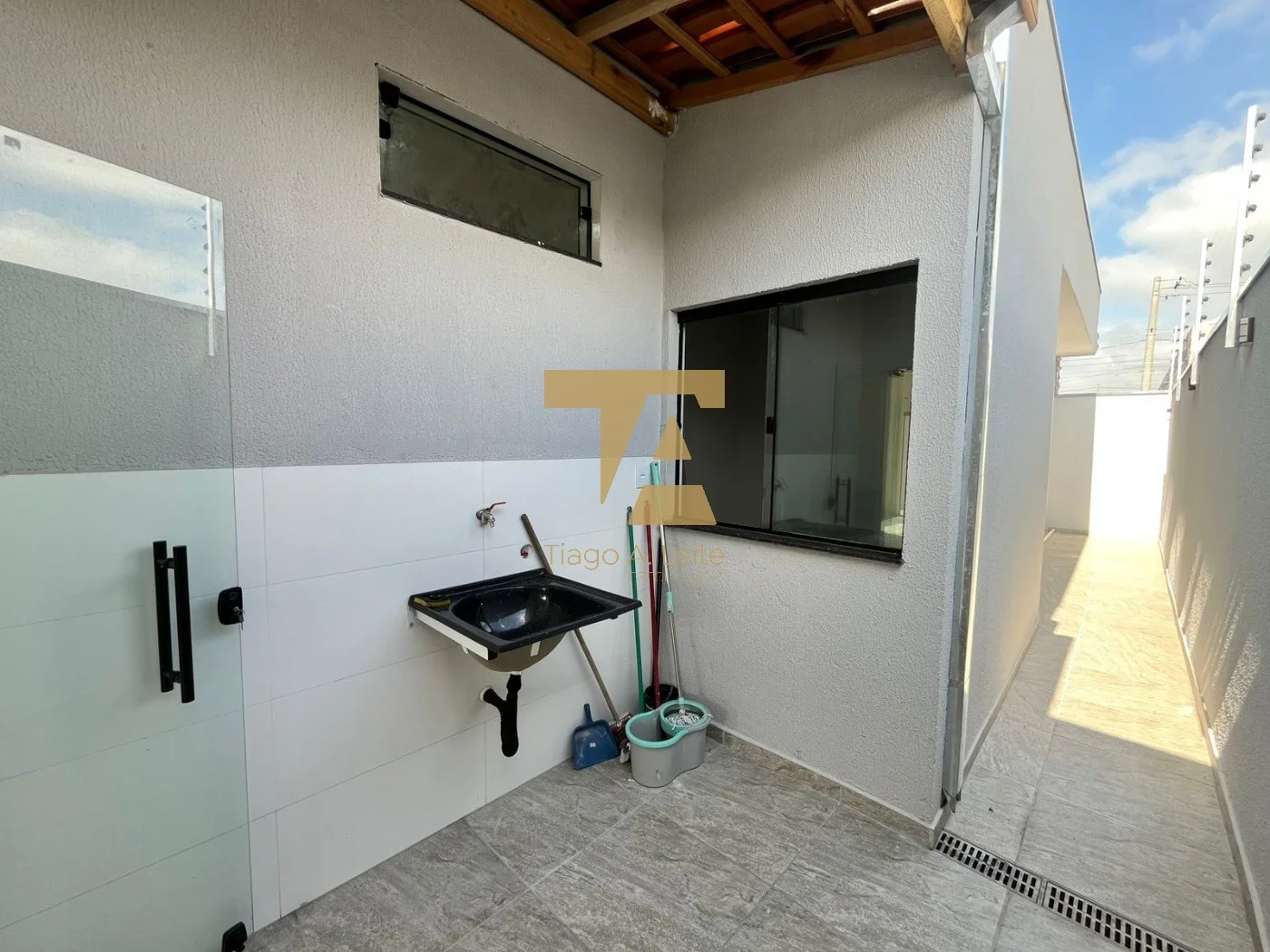 Casa no Portal dos Eucaliptos em Pindamonhangaba com suíte e closet