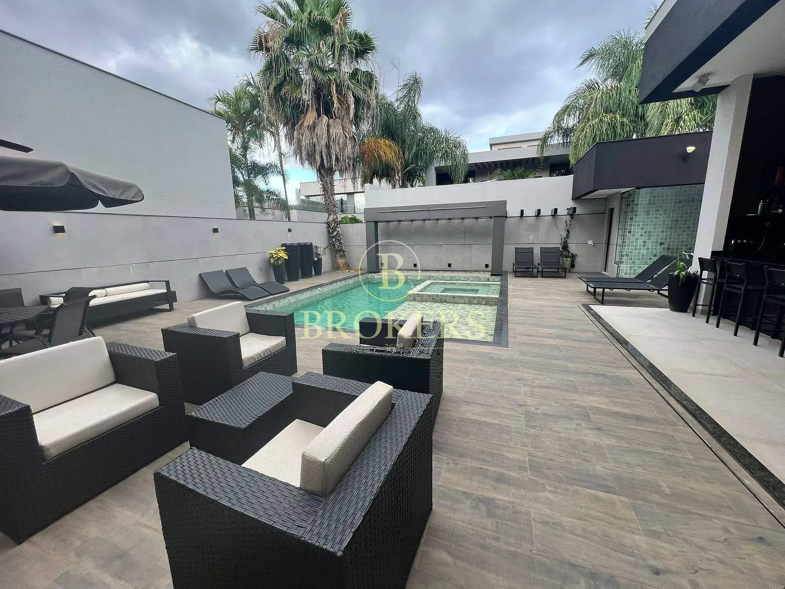 Design e luxo no Alphaville: Mansão triplex de 820m² com elevador, 5 suítes e lazer exclusivo por R — foto 14