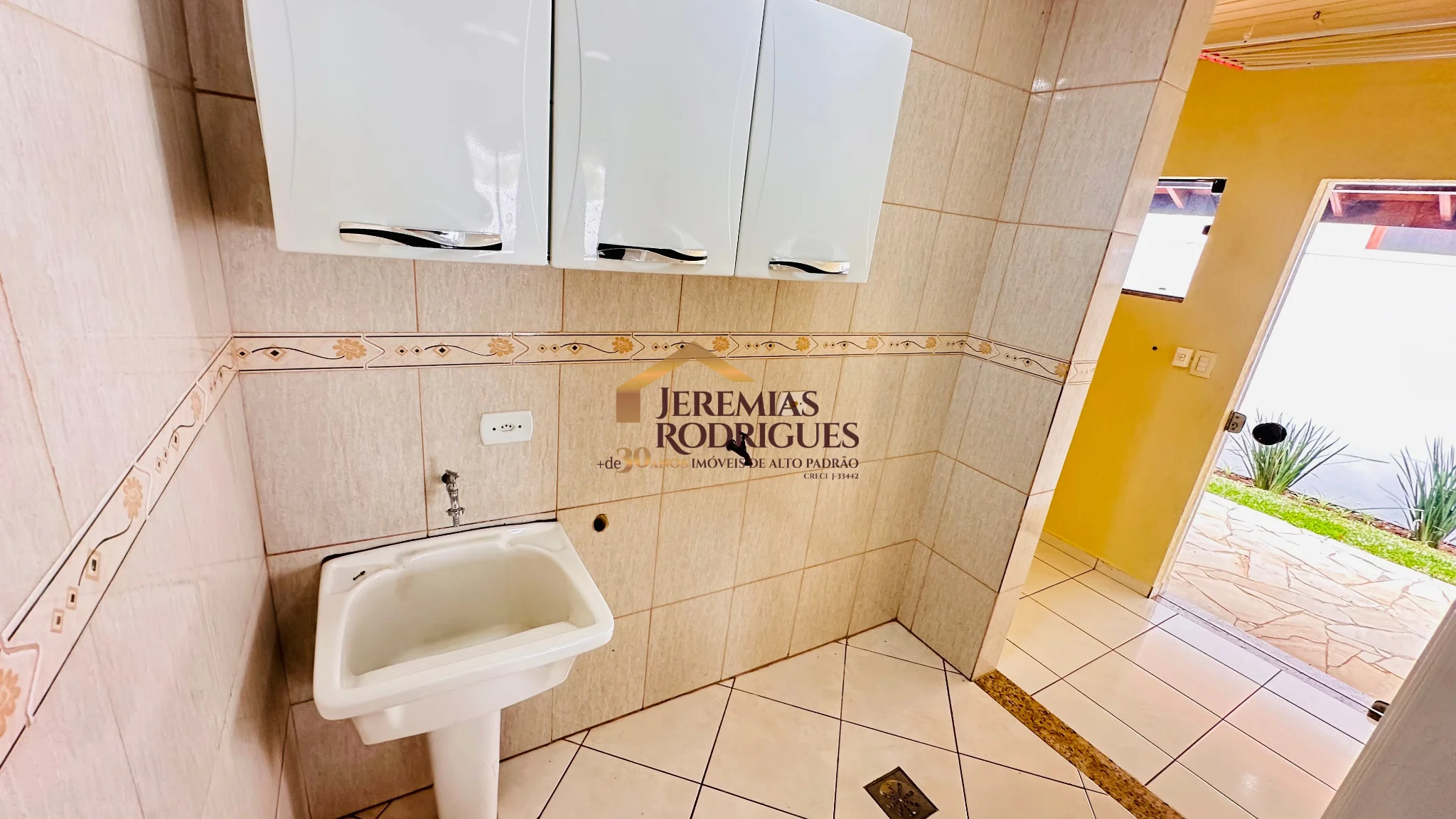 Casa para locação e venda no Condomínio Real Ville em Pindamonhangaba/SP.