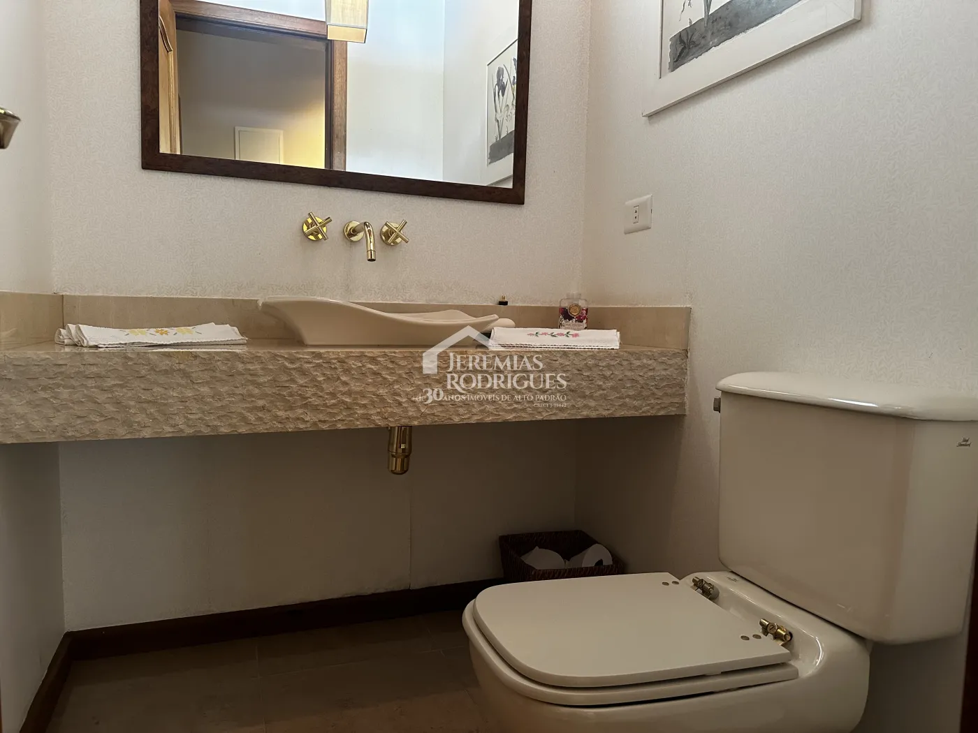 Casa à venda no Condomínio Vila Simonsen em Campos do Jordão/SP