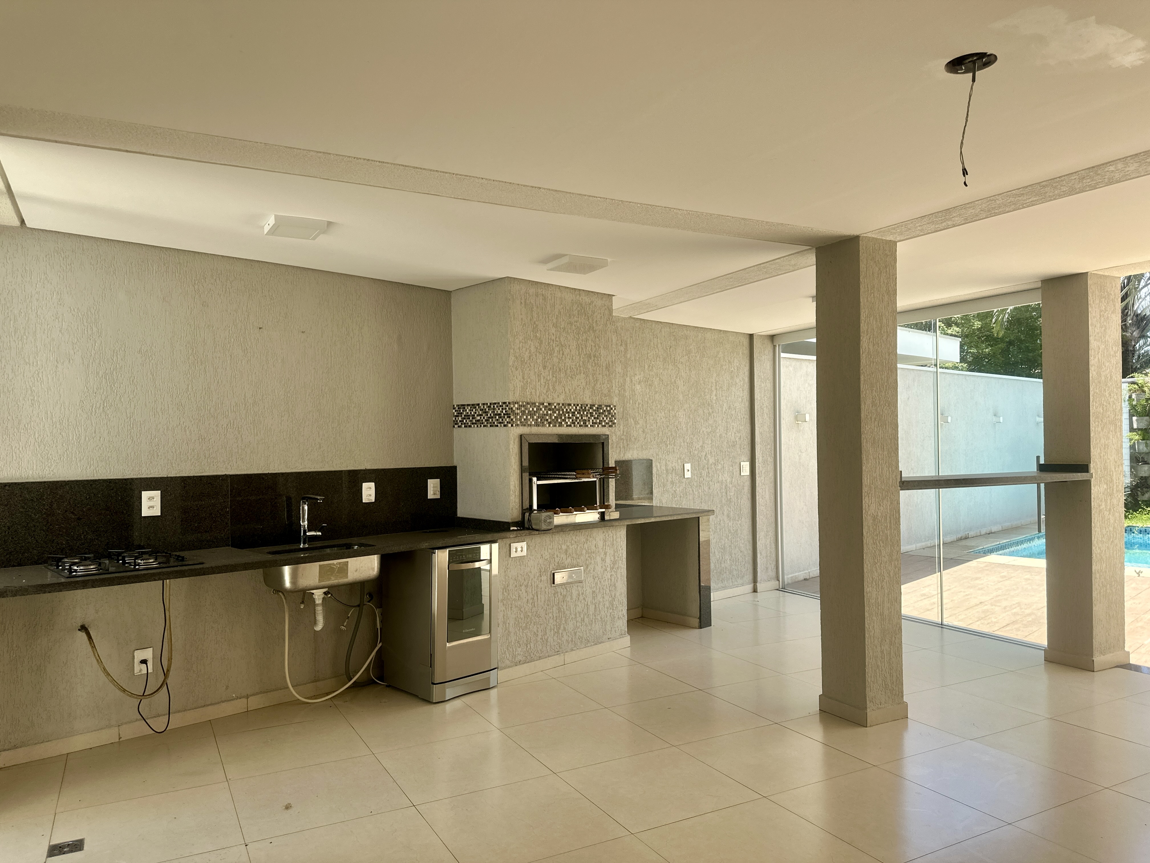 Casa para locação com 3 suítes no Condomínio Taubaté Village em Taubaté/SP. 