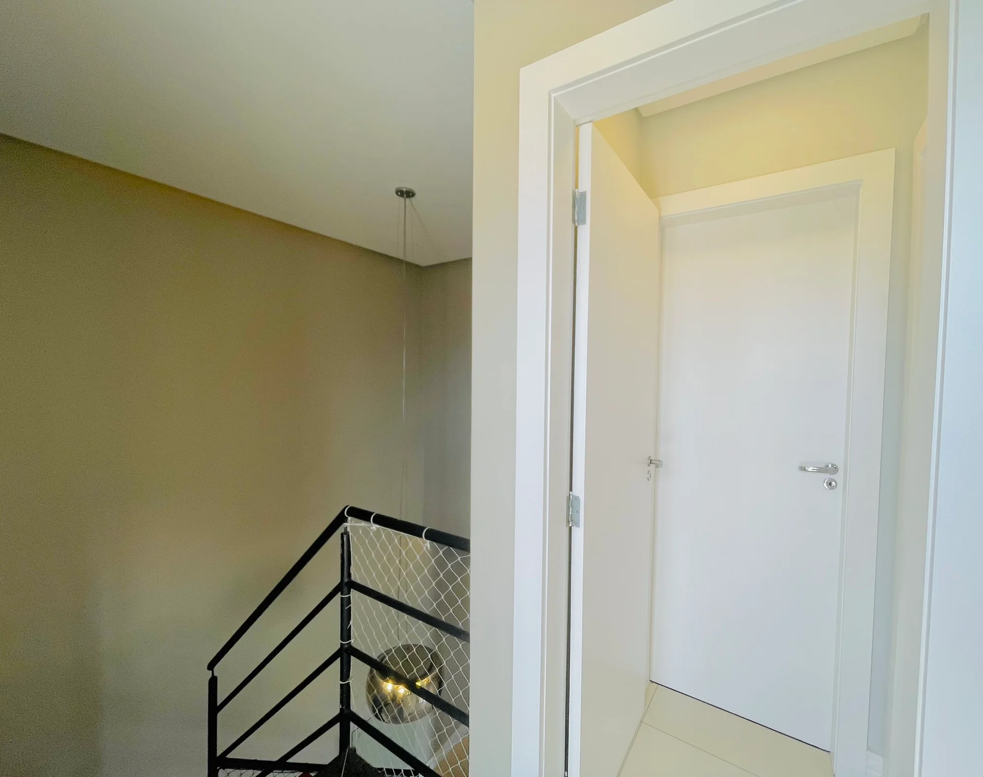 Cobertura duplex com 3 dormitórios no Condomínio Monte Castelo em  Taubaté/SP. 