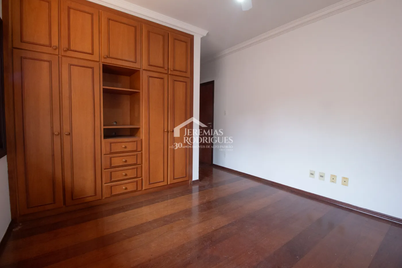 Casa com 4 suítes, 576 m² - Condomínio Village Paineiras - Pindamonhangaba/SP
