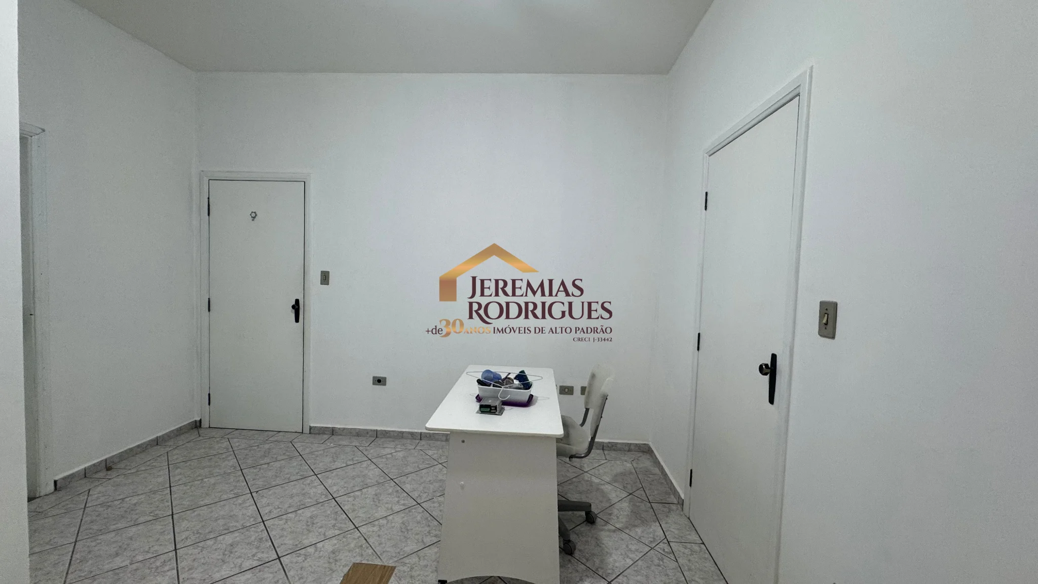 Sala comercial para locação no Centro em Pindamonhangaba/SP. — foto 3