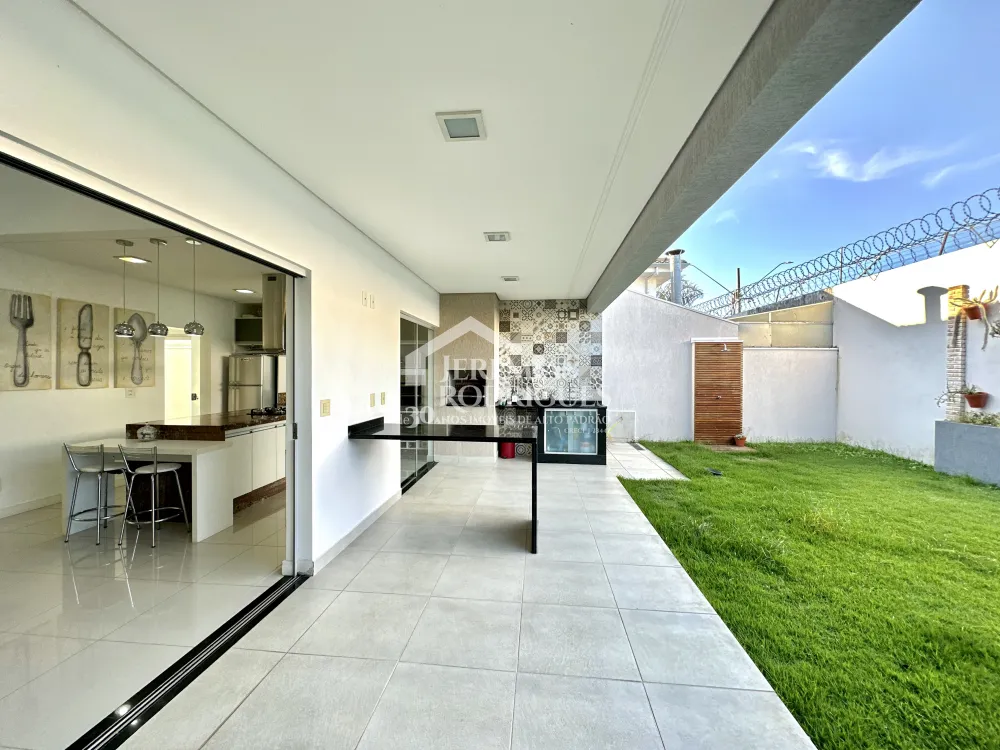 Casa mobiliada para locação no Condomínio Campos do Conde I em Tremembé/SP. 