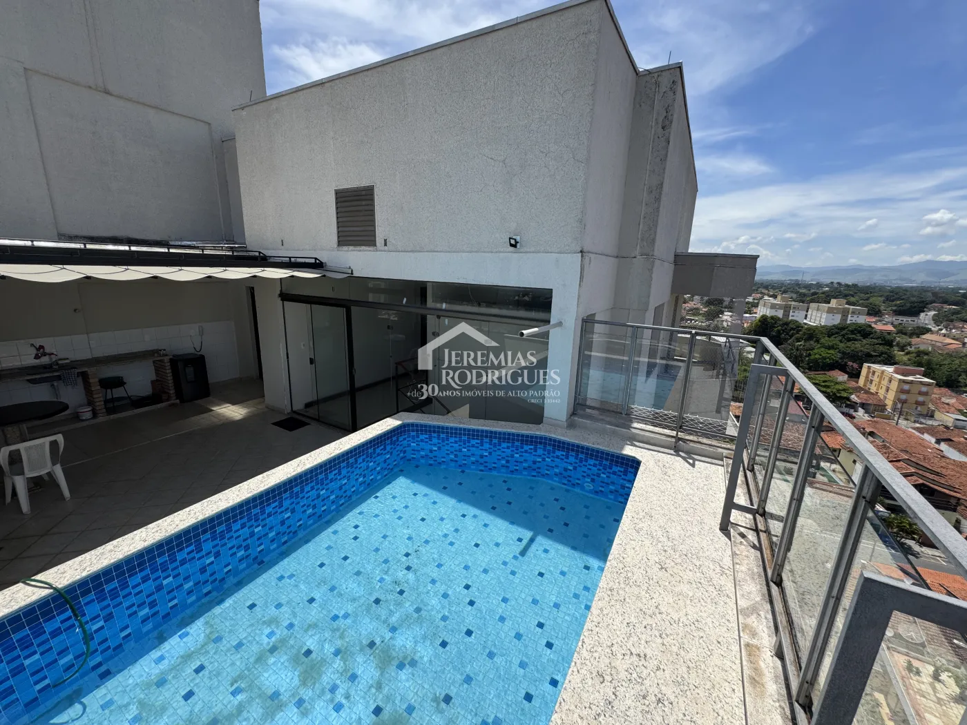 Apartamento à venda com 3 suítes, 276 m² no Edifício Vienna em Pindamonhangaba/SP.
