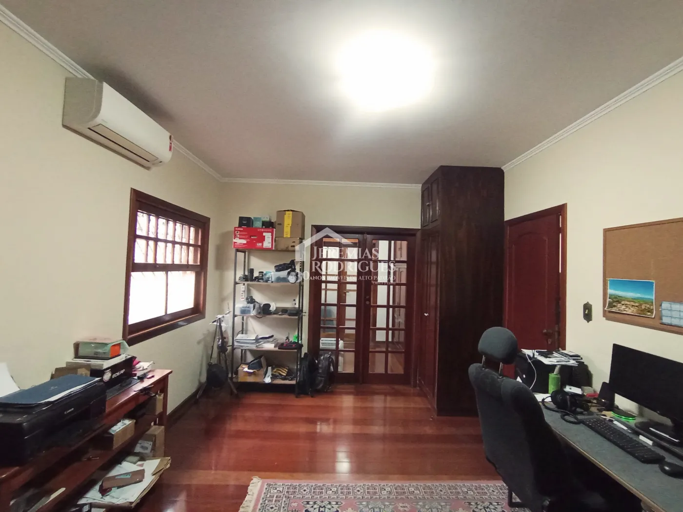 Casa para venda e locação com 3 suítes no bairro Parque das Flores em Taubaté/SP.