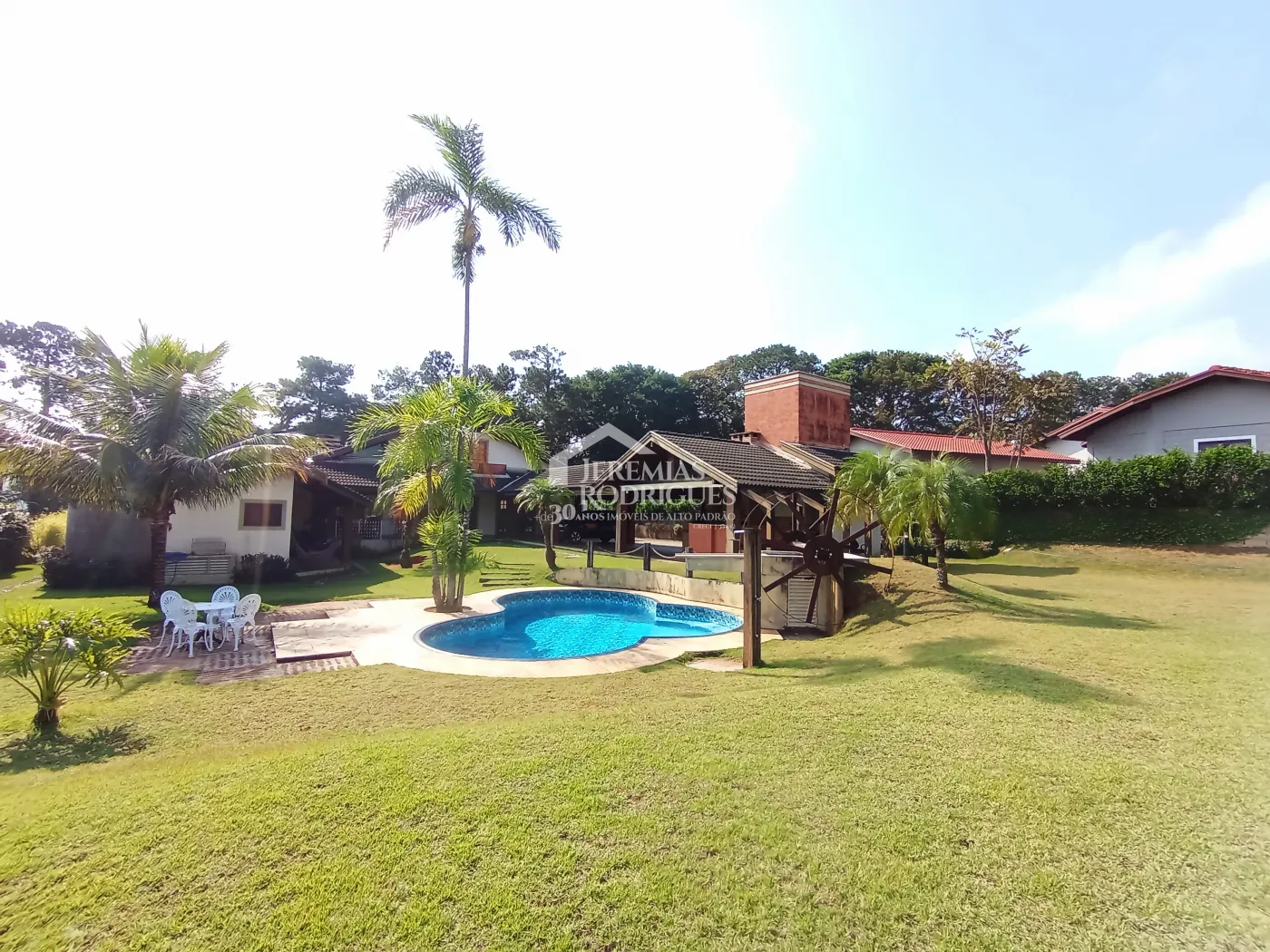 Casa à venda com 3 dormitórios no Condomínio Chácaras Cataguá em Taubaté/SP