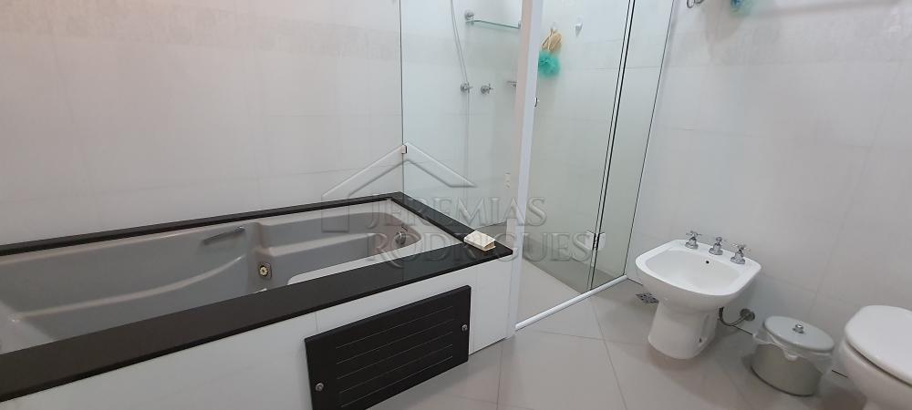 Casa à venda com 4 suítes no bairro Jardim das Nações em Taubaté/SP.