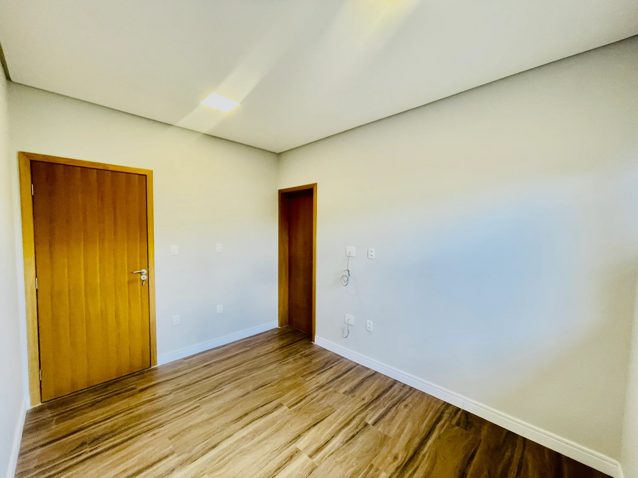 Casa para venda e locação com 3 dormitórios no Condomínio Terras do Vale em Caçapava/SP. 