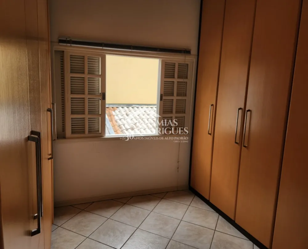 Casa à venda com 3 dormitórios no bairro Jardim das Nações em Taubaté/SP. 