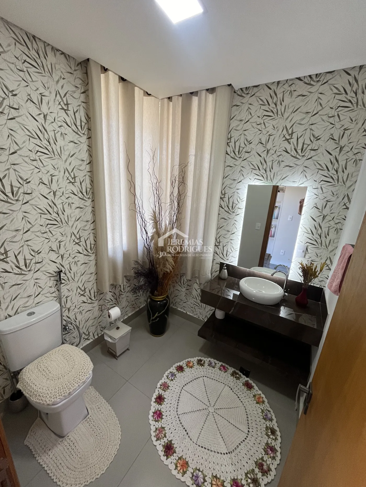 Casa à venda com 3 suítes no Condomínio Colonial Village II em Pindamonhangaba/SP