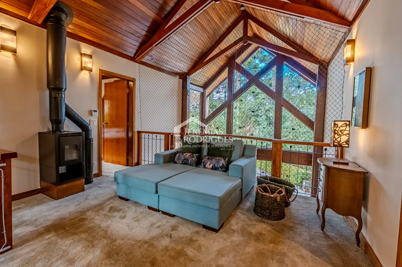 Casa à venda com 3 suítes no Condomínio Reserva Figueiredo em Campos do Jordão/SP.