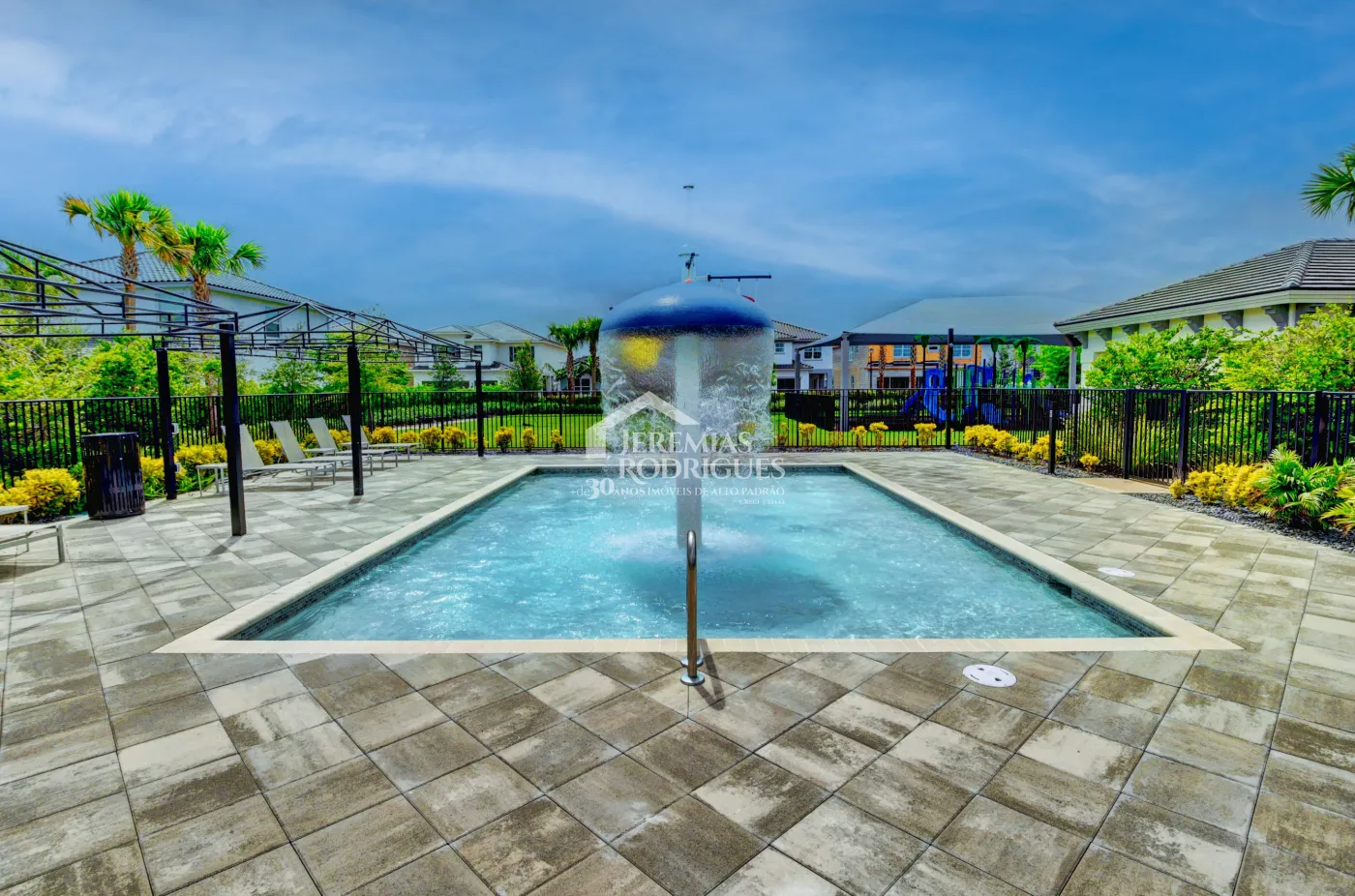 Casa com 4 dormitórios - Condomínio Dakota - Miami/ Flórida