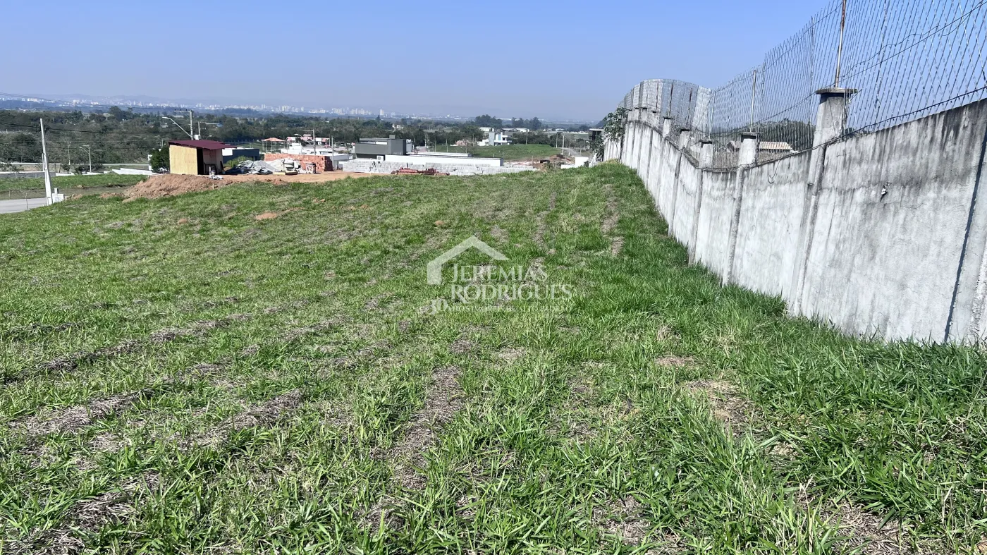 Terreno com 1.000 m² - Condomínio Village da Serra - Tremembé/SP.