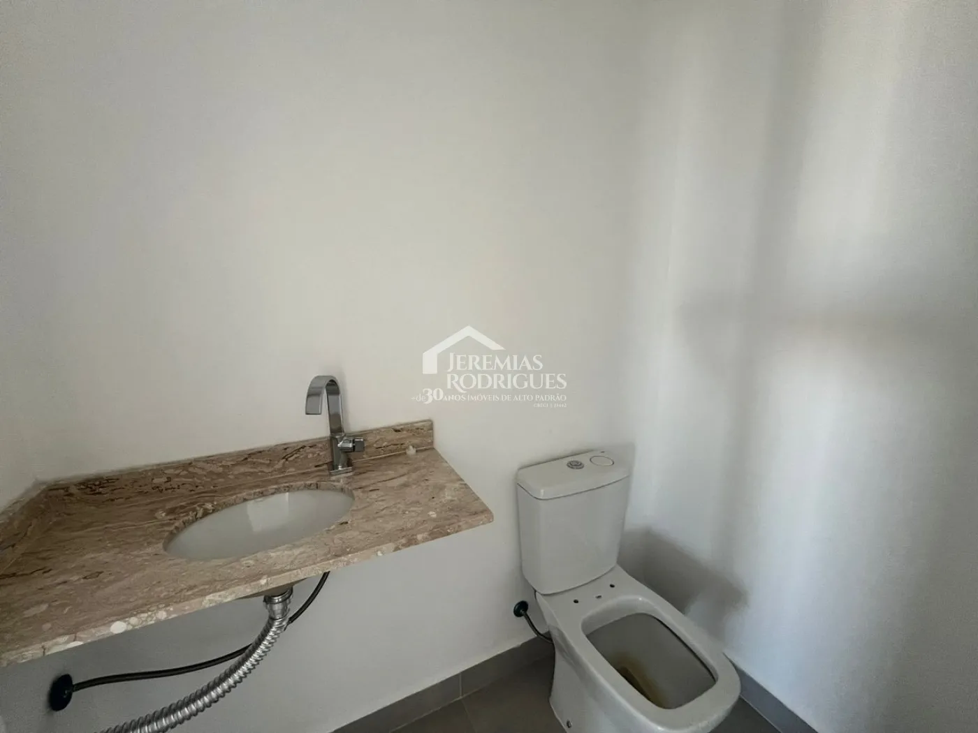 Apartamento à venda com 3 suítes, 211 m² no Edifício Europa em Taubaté/SP