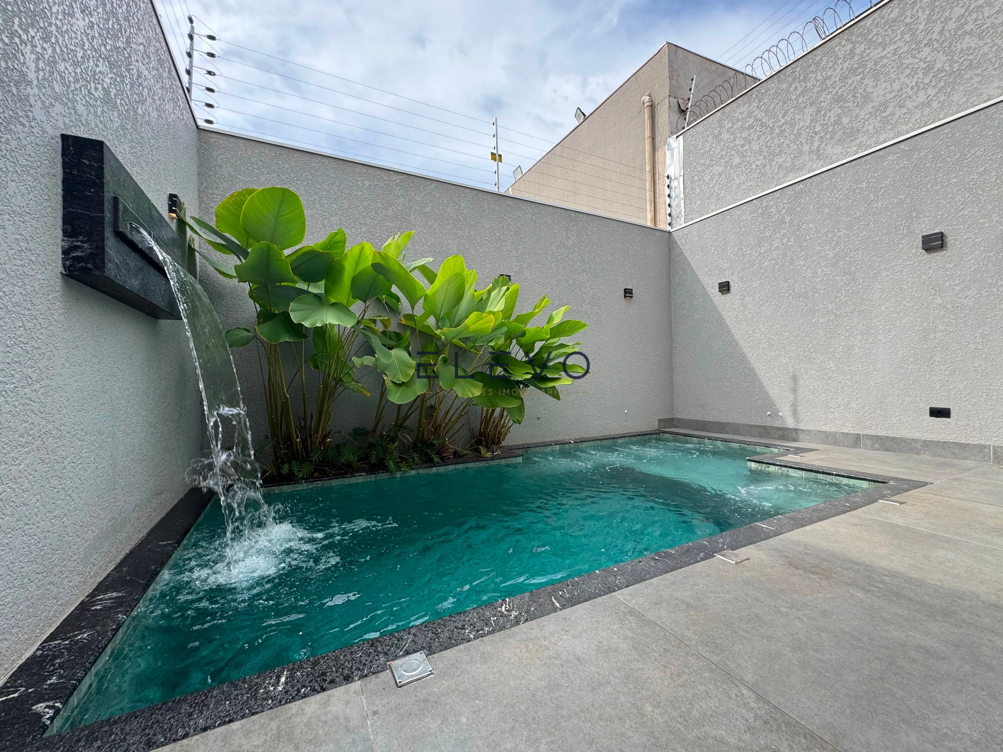 Sobrado à venda no Jardim Paris IV, próximo à Av. Mandacaru