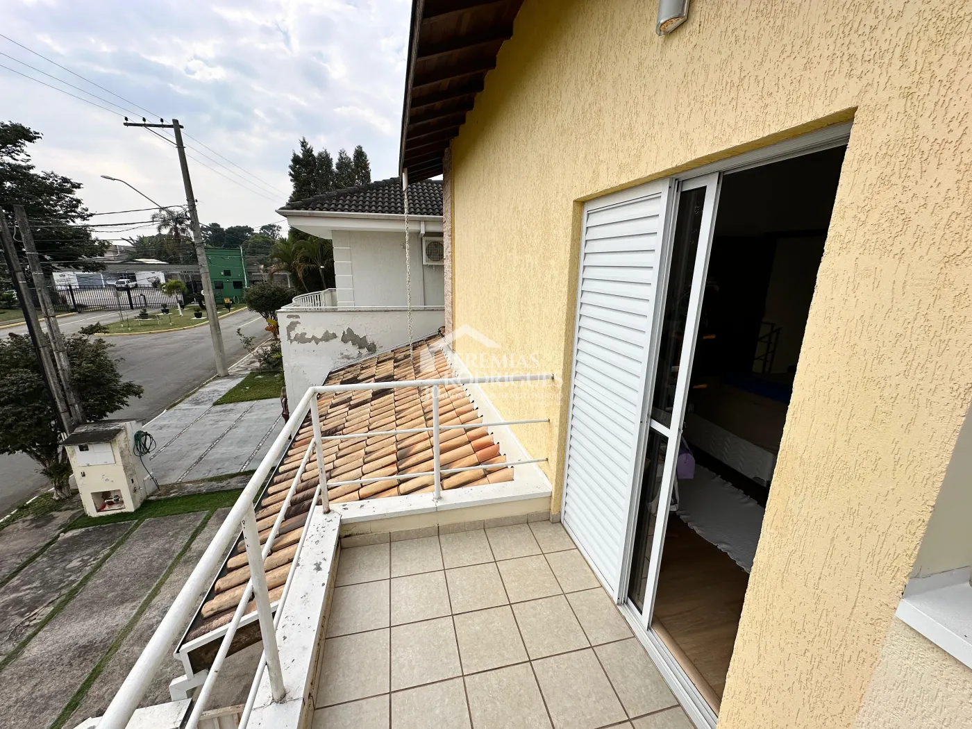 Casa à venda com 3 dormitórios no Condomínio Jatobá em Tremembé/SP.