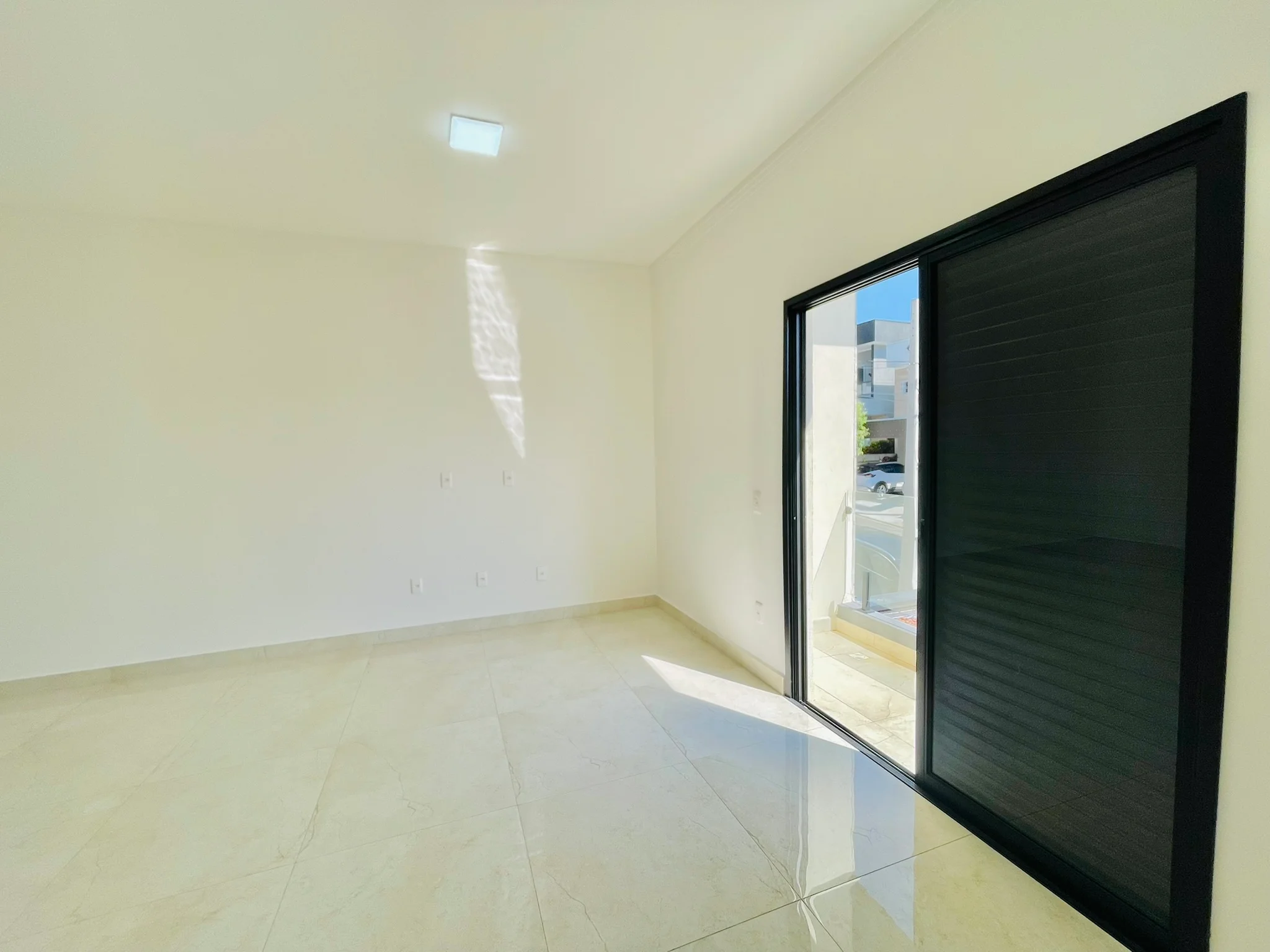 Casa com 3 dormitórios à venda no Condomínio Recanto Tropical em Taubaté/SP.