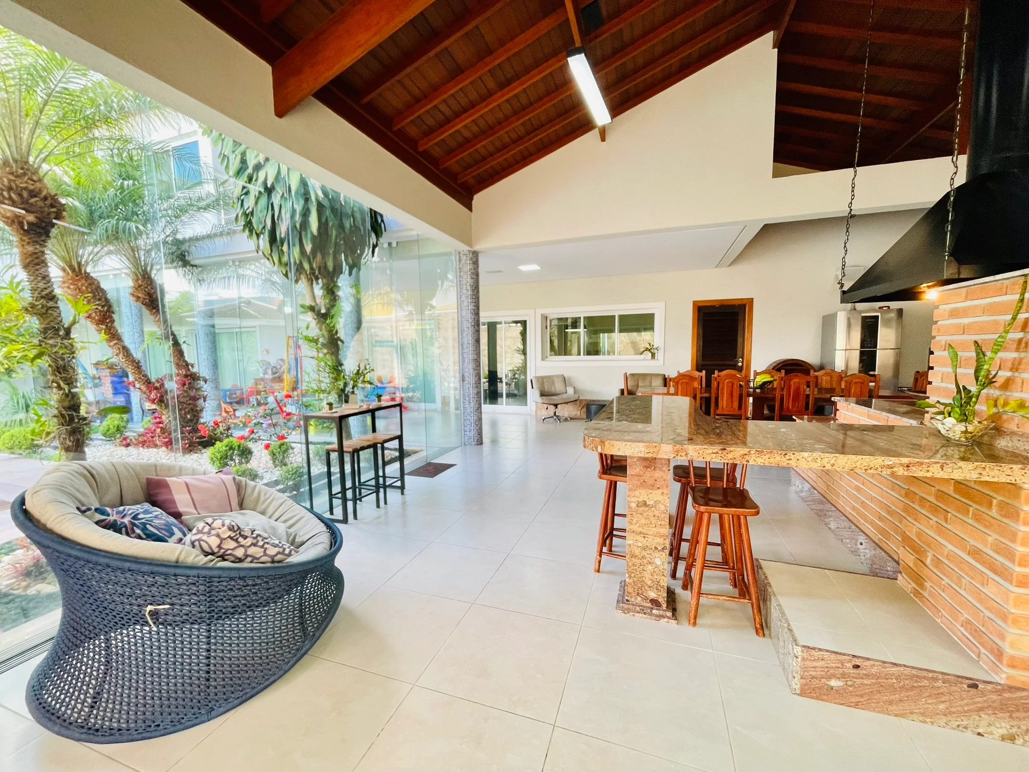 Casa à venda com 4 dormitórios no Condomínio Campos do Conde II em Tremembé/SP.