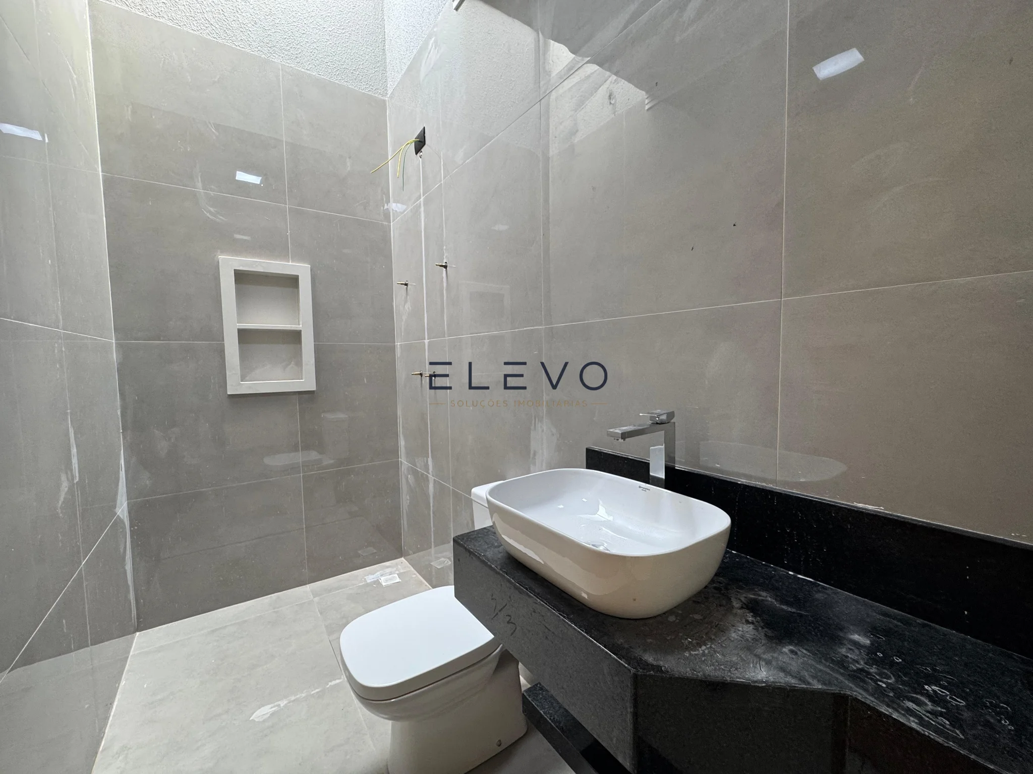 Casa à Venda no Jardim Munique em Maringá | 132m², 3 Quartos, Suíte, Churrasqueira e Espaço para Piscina
