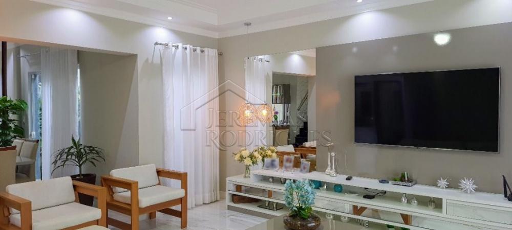 Casa à venda com 3 suítes no Condomínio Parque das Araucárias em Tremembé/SP.