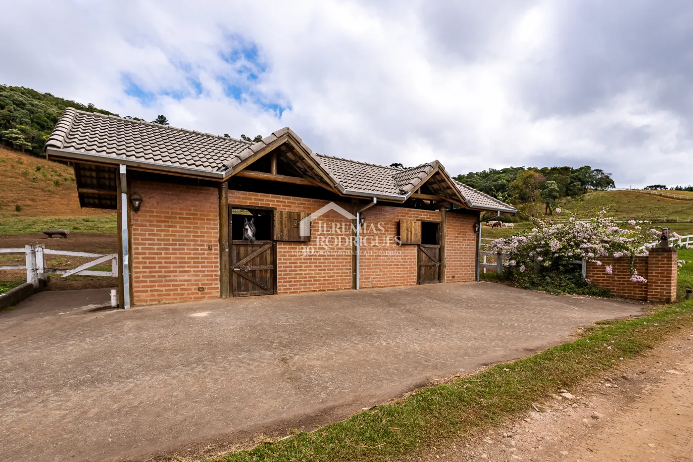 Fazenda com 2.904.000 m² - Sapucaí-Mirim - MG