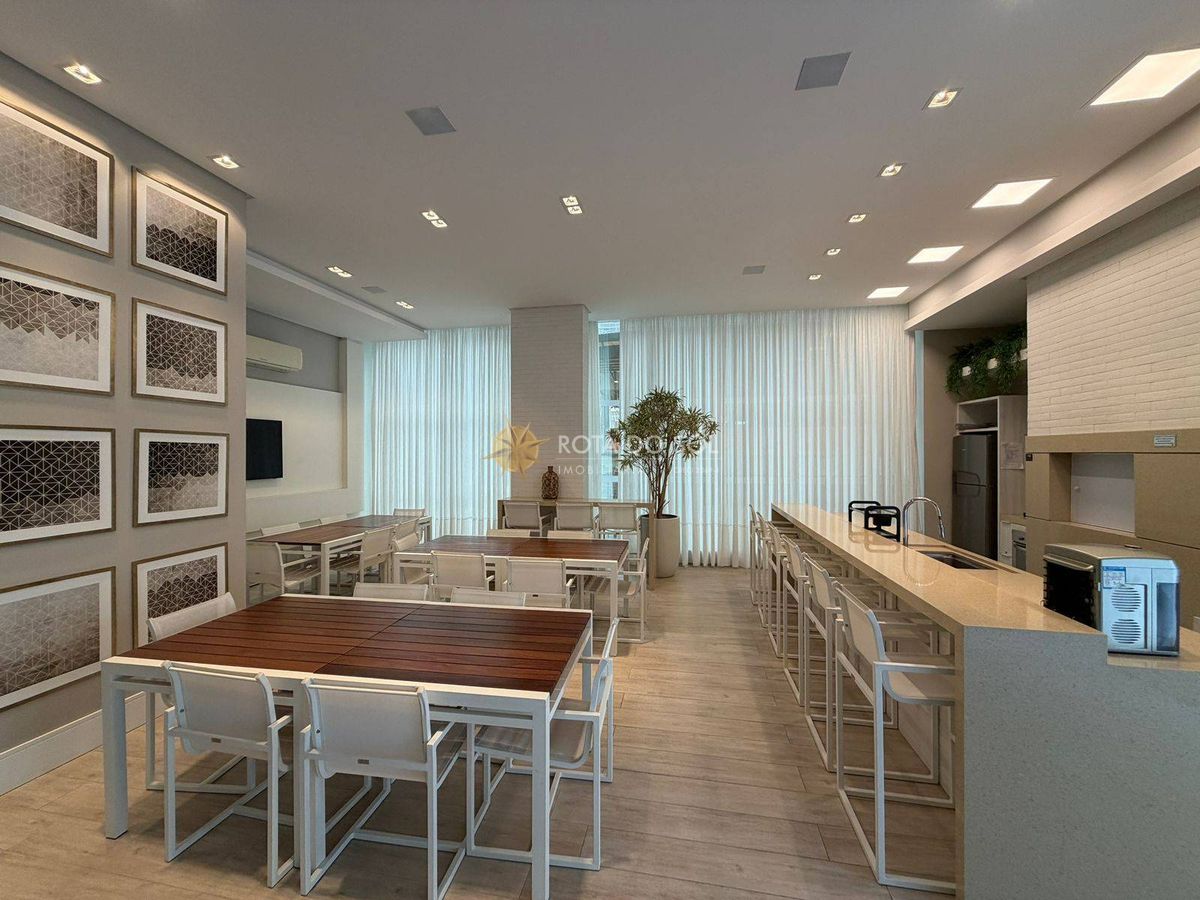Apartamento Mobiliado 4 Suítes à Venda Meia Praia Itapema SC