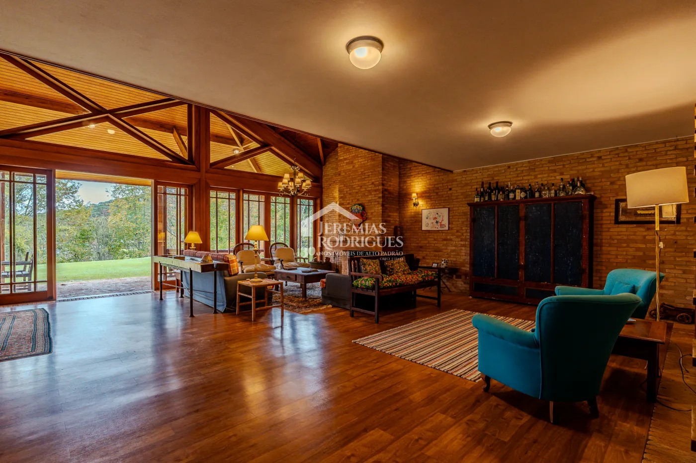 Casa de Campo à venda com 5 suítes no bairro Reinópolis em Santo Antônio do Pinhal/SP