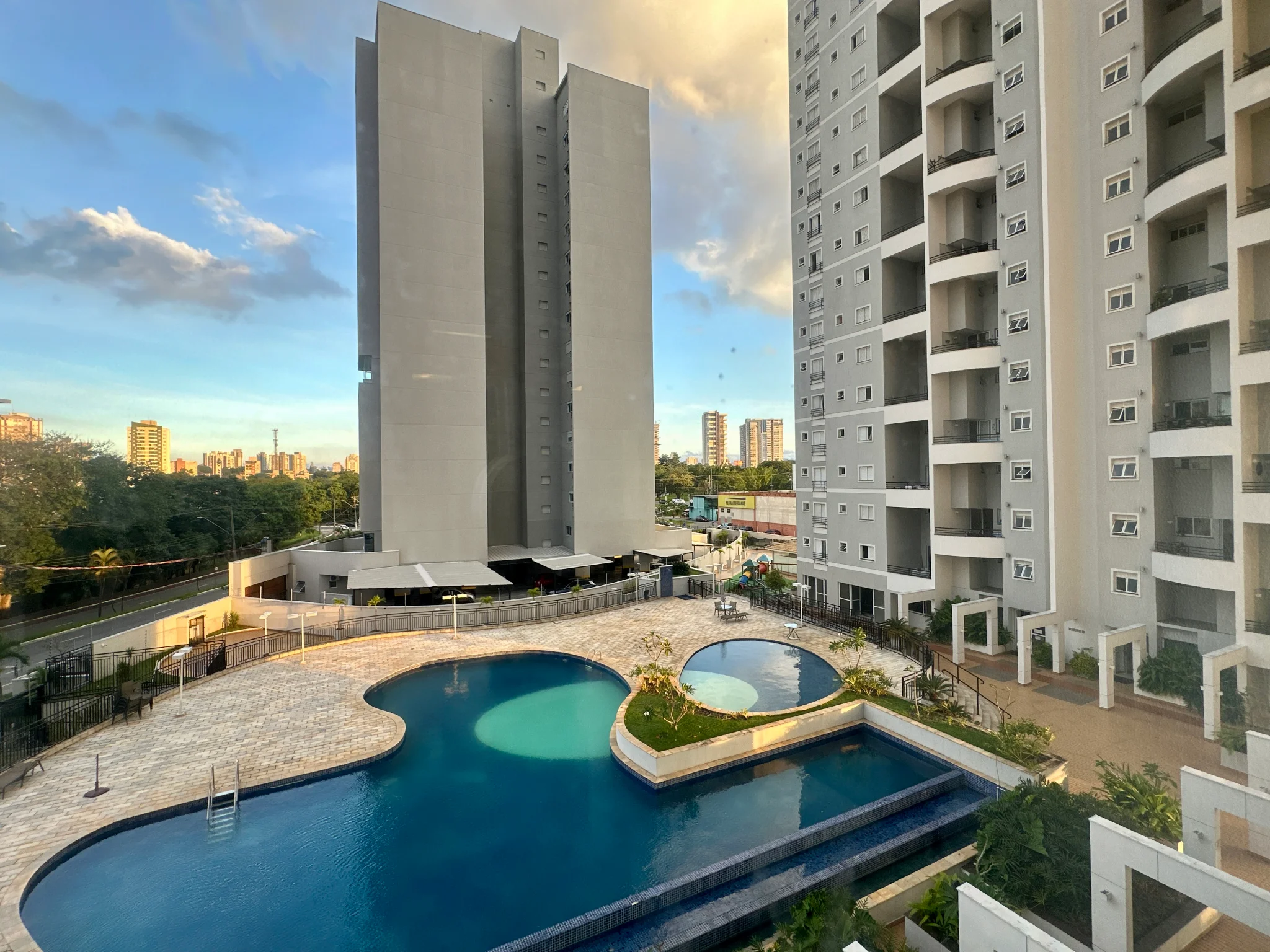 Apartamento mobiliado para venda e locação, 263 m² no Edifício Placere em Taubaté/SP.
