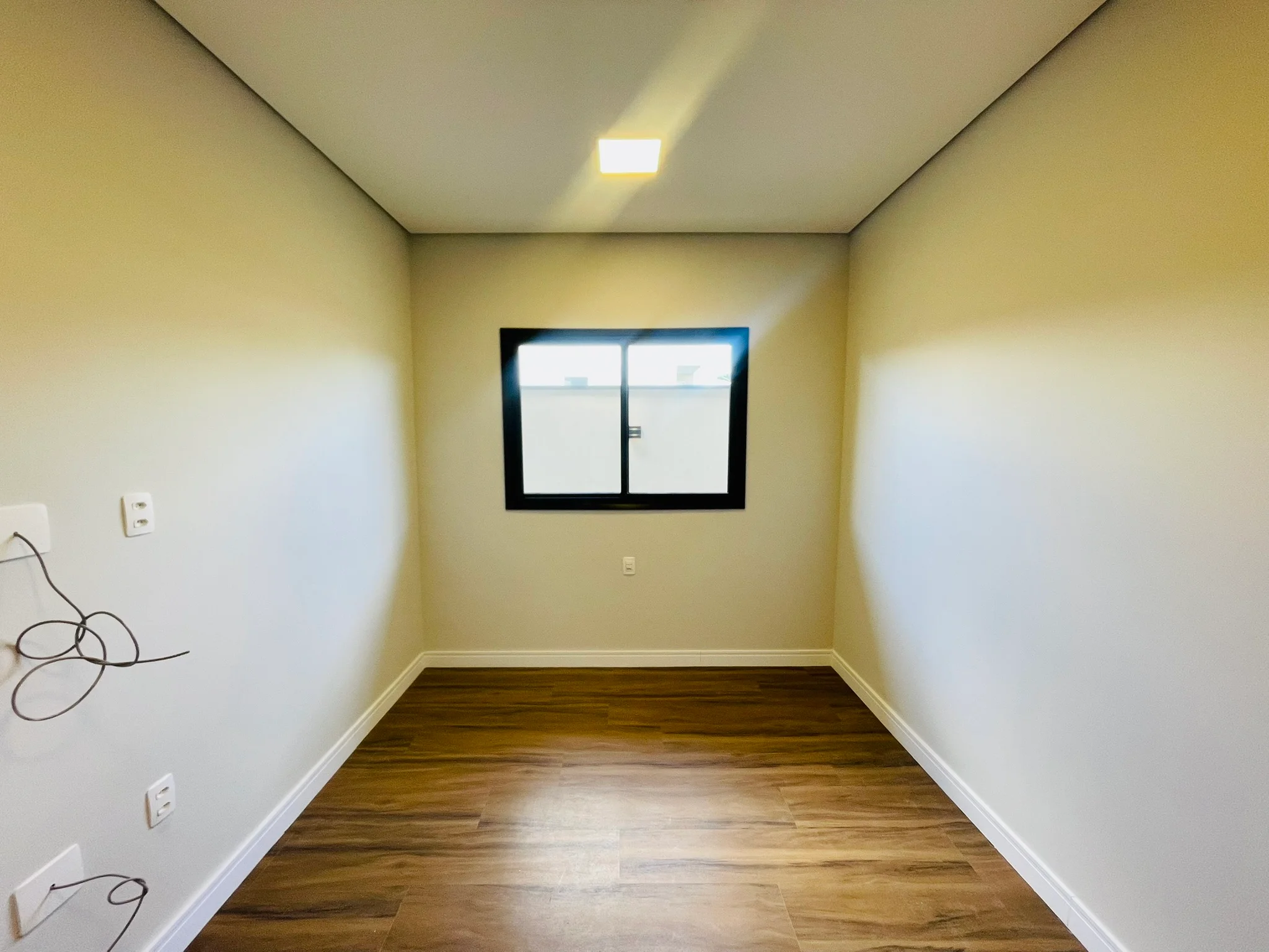 Casa para venda e locação com 3 dormitórios no Condomínio Terras do Vale em Caçapava/SP. 