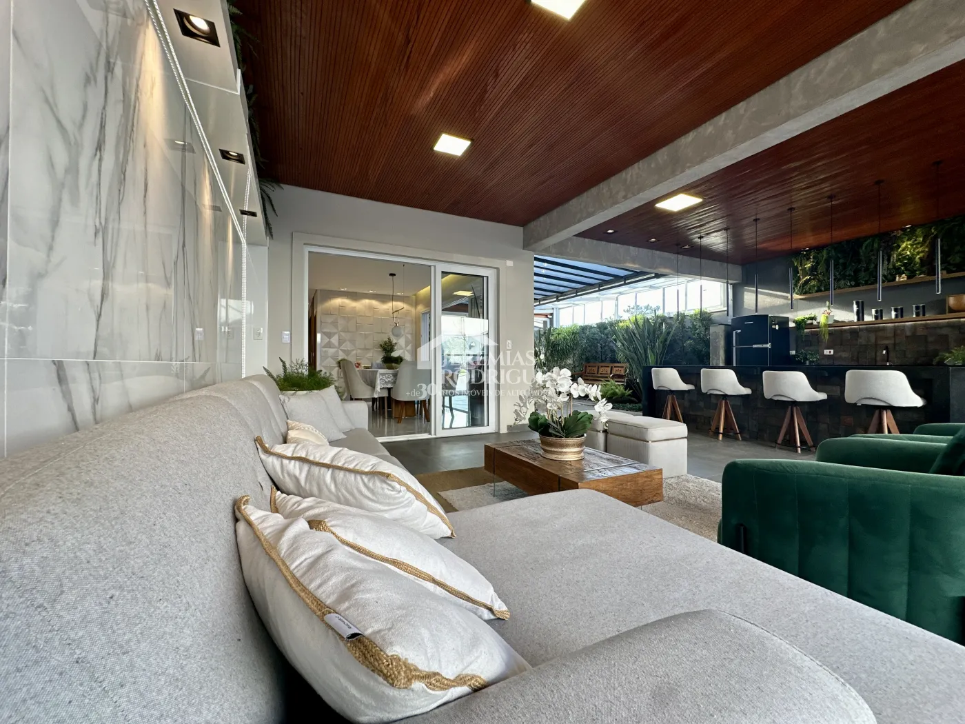 Casa com 3 suítes, 329 m² - Condomínio Ouro Ville - Taubaté/SP.