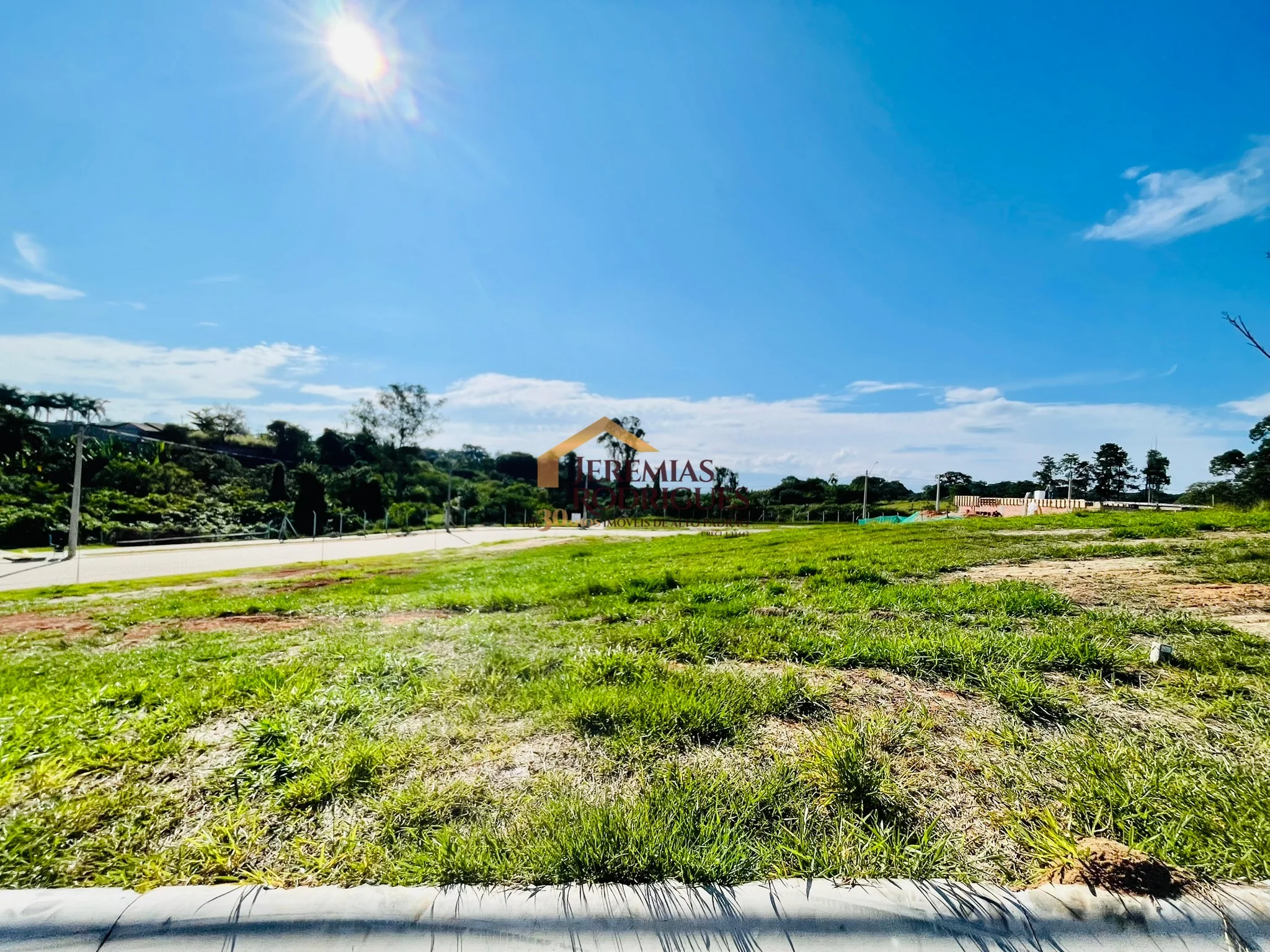Terreno á venda no Condomínio Di Fiori em Taubaté/SP.
