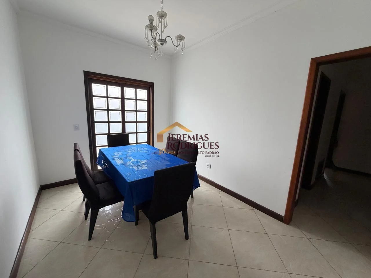 Casa à venda no Condomínio Real Ville em Pindamonhangaba/SP.
