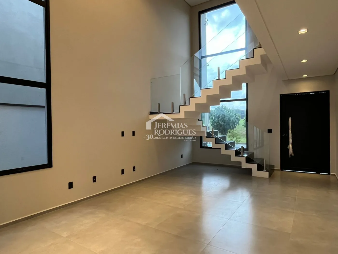 Casa assobradada à venda com 3 suítes no Condomínio Cyrela Landscape em Taubaté/SP.