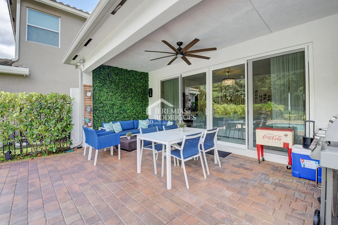 Casa com 4 dormitórios - Condomínio Dakota - Miami/ Flórida