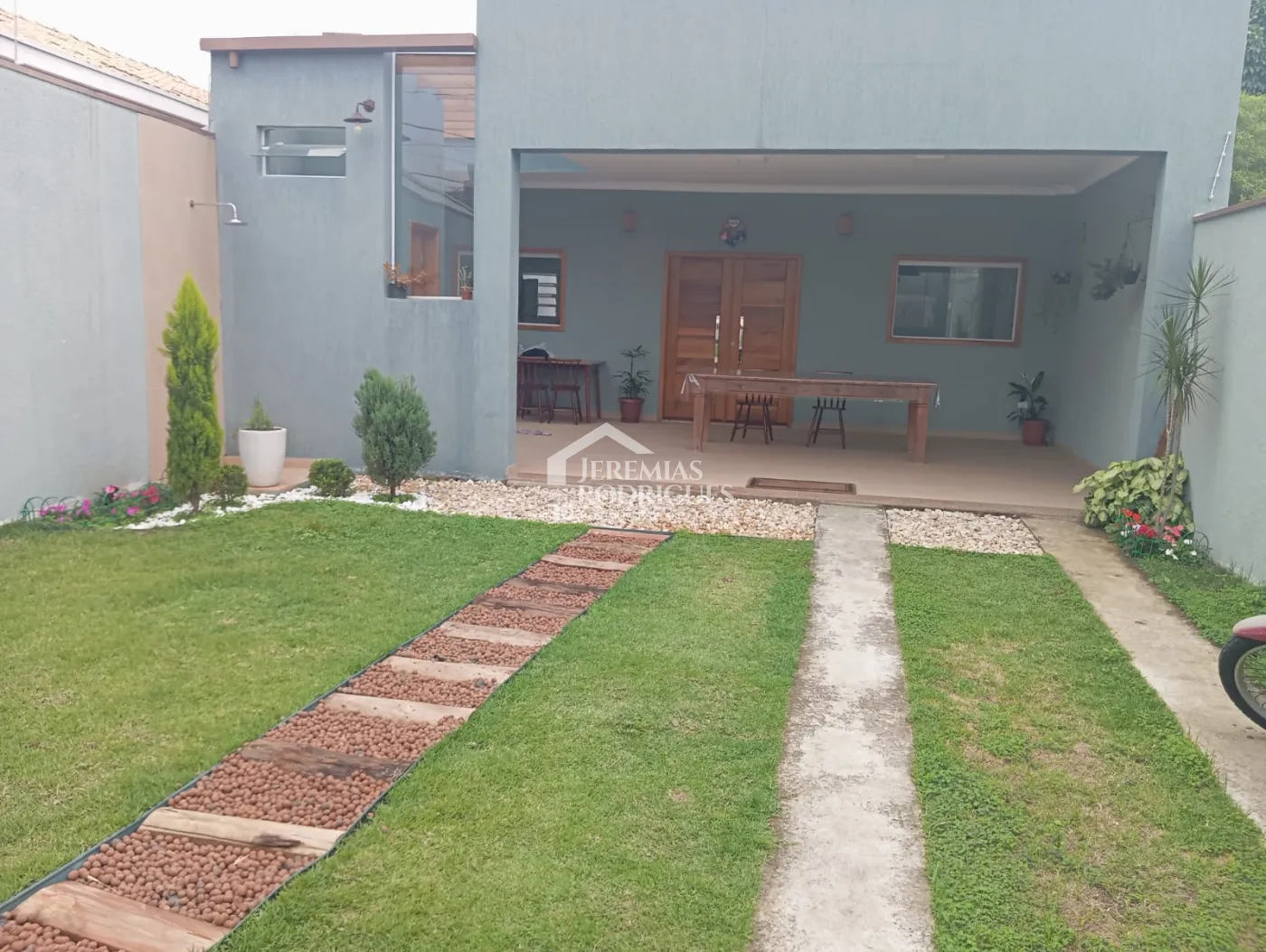 Casa térrea com 3 dormitórios - Jardim Santa Cruz - Taubaté/SP