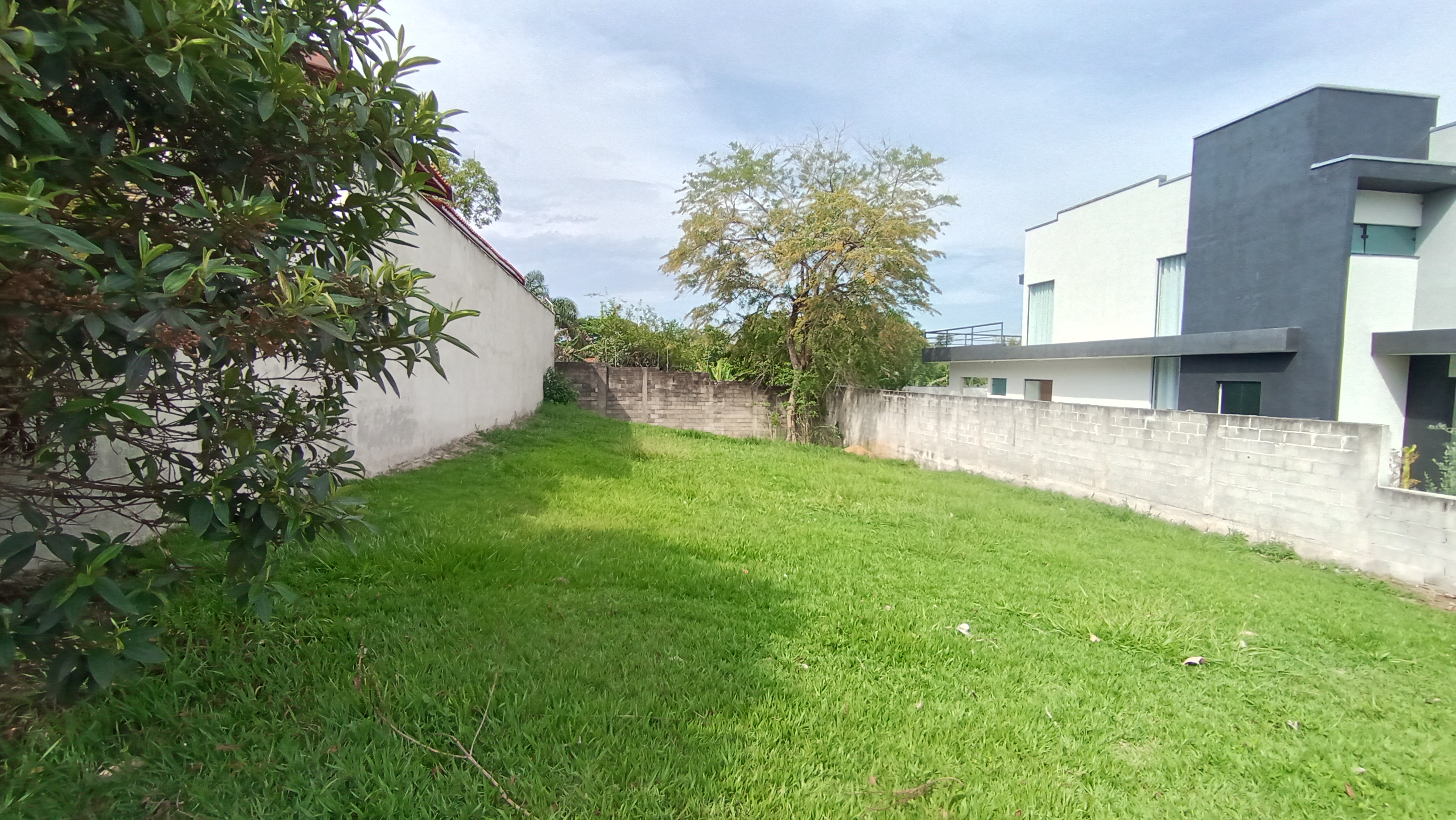 Terreno à venda com 407 m² no Condomínio Reserva dos Lagos e Pindamonhangaba/SP.