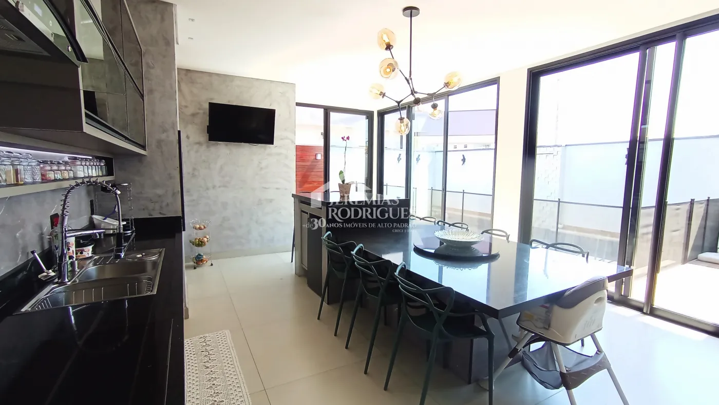 Casa à venda com 3 dormitórios no Condomínio Tecoara em Taubaté/SP.