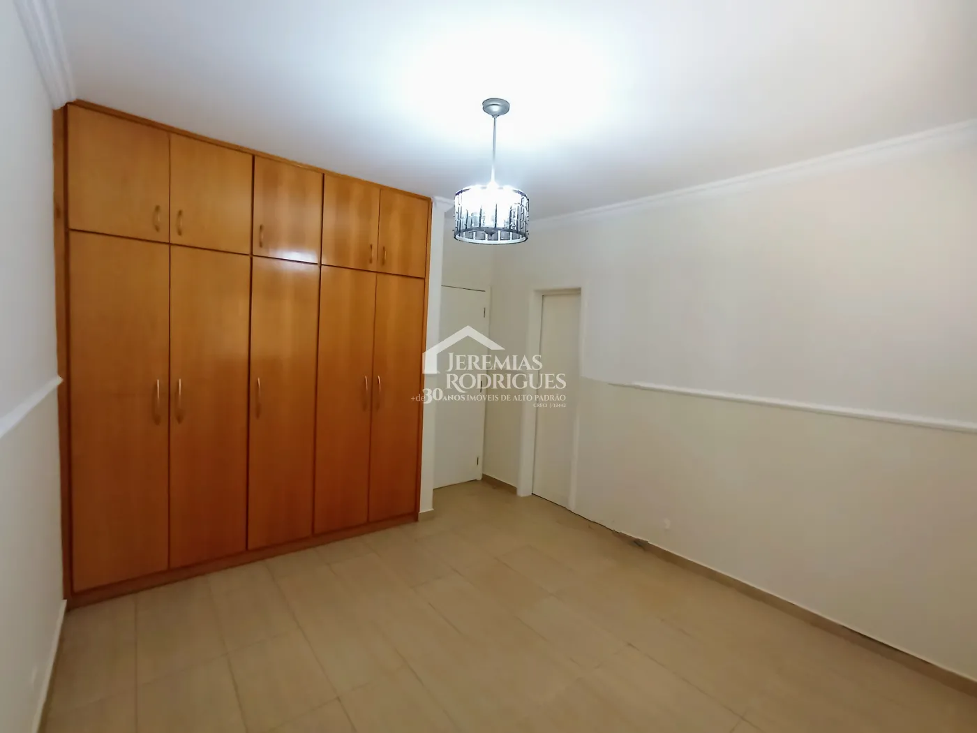 Casa para locação com 4 dormitórios no Condomínio Taubaté Village em Taubaté/SP.