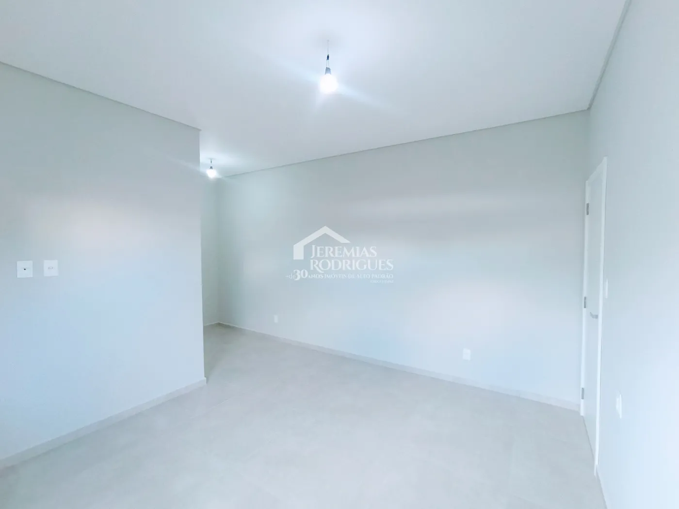 Casa à venda com 3 suítes no Condomínio Ouro Ville em Taubaté/SP