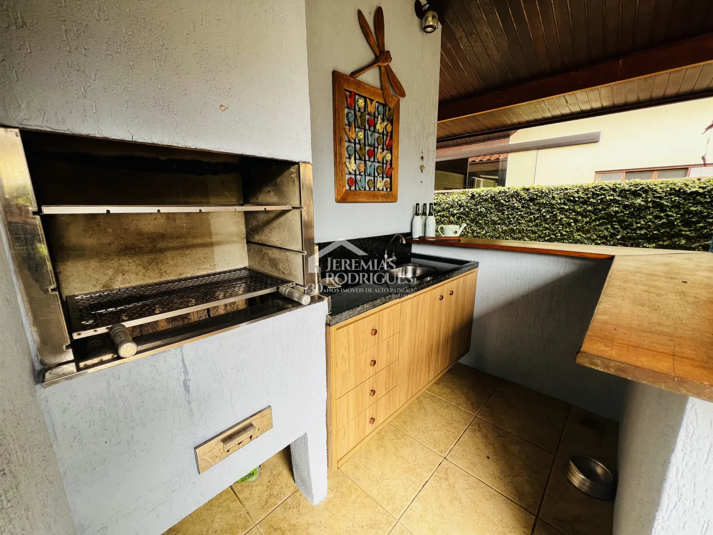 Casa à venda com 3 dormitórios no Condomínio Jardim das Hortênsias em Taubaté/SP.