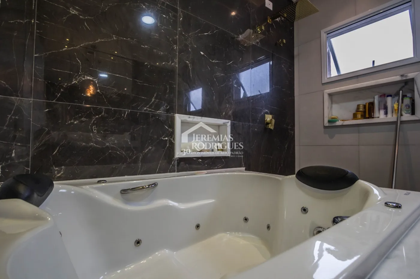 Casa com 368 m² - Condomínio Morada do Visconde - Tremembé/SP