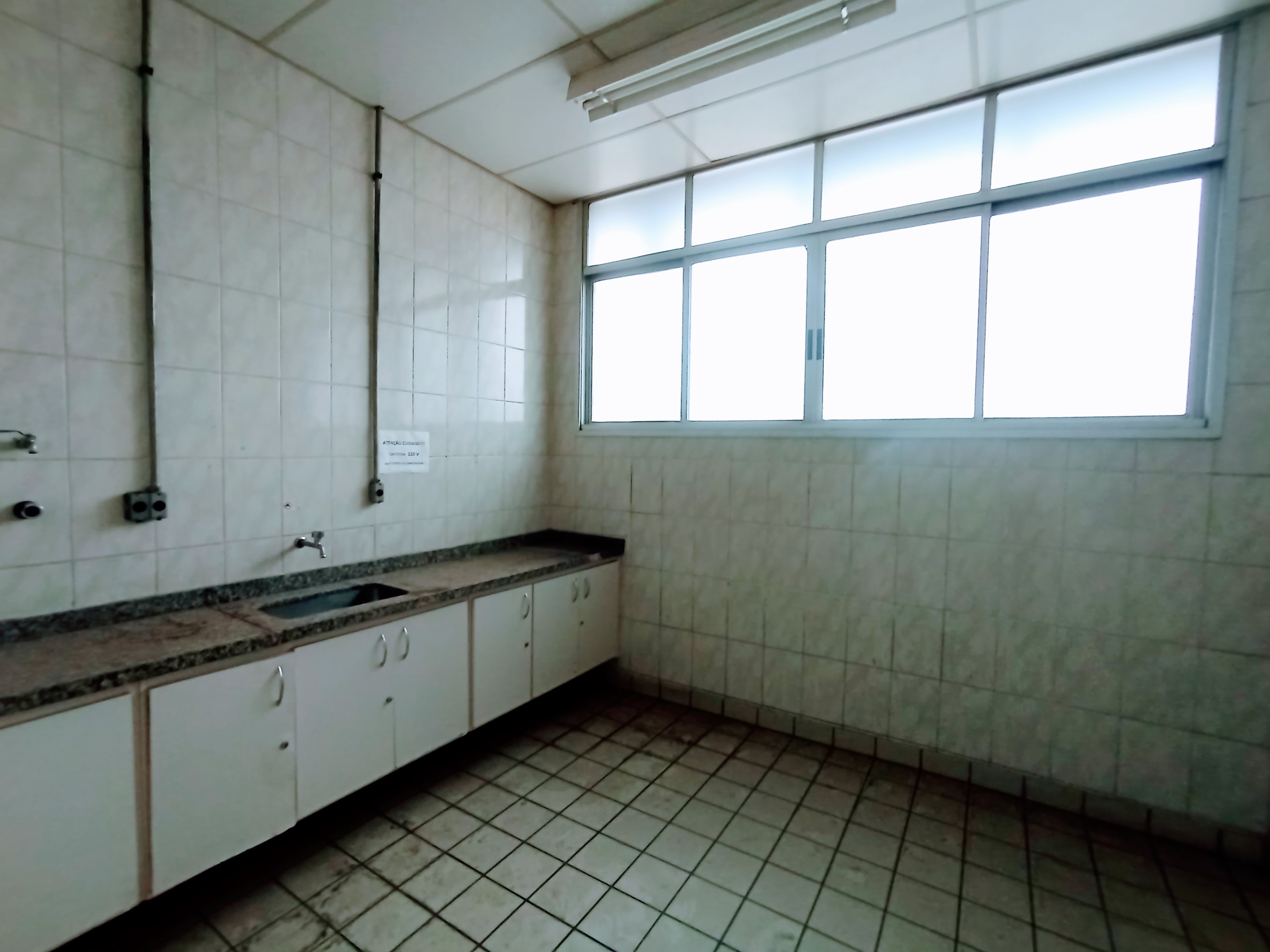 Prédio para venda e locação, 6.000 m² no bairro Jardim Independência em Taubaté/SP.